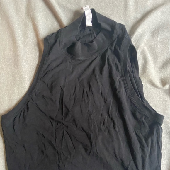 LULULEMON SIZE 10 CROP TOP HIGH NECK - Picture 1 of 3